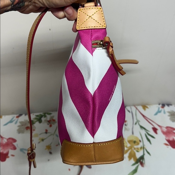 Dooney & Bourke Magenta and White Chevron Crossbody Bag Pebbled Leather - Picture 5 of 15